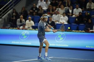 Jakub Mensik competing in Qatar Open 2026 quarter-final against Jannik Sinner